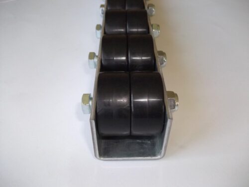 1405597964_DSCF5073-scaled-1 Rollenleiste Typ 651L – L-Profil mit Seitenführung, Doppelrollen PP ø42mm, P54 – L=2000mm
